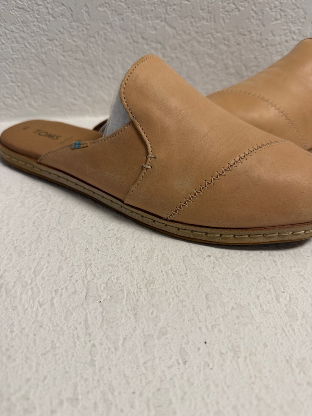 TOMS Tan Leather Cushioned Sole Slide Mules 8 woman’s - Picture 3 of 9